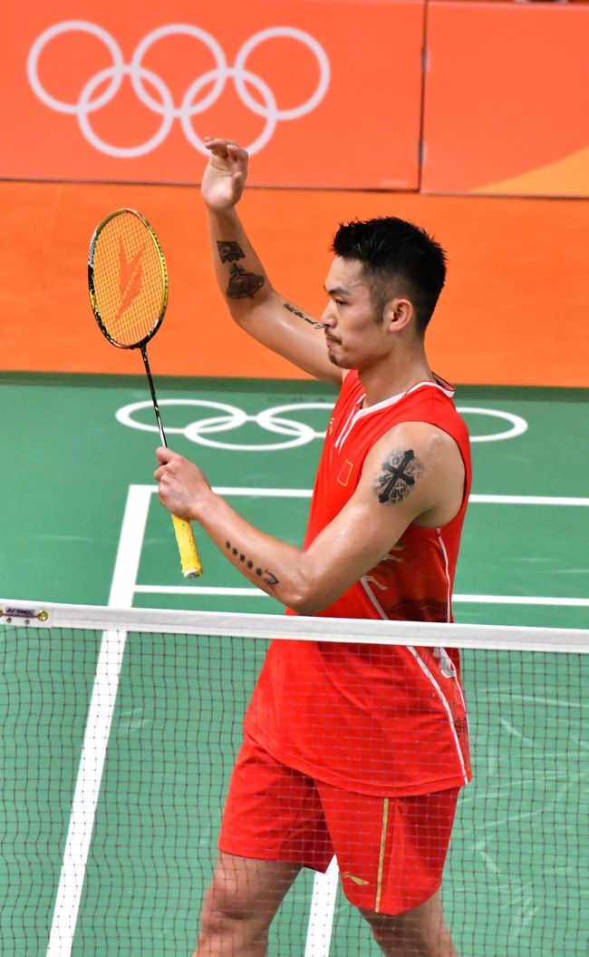 台与巨星竞 台与巨星竞